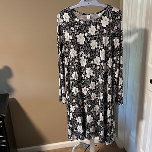 Old Navy Black and White Floral Long Sleeve Dress